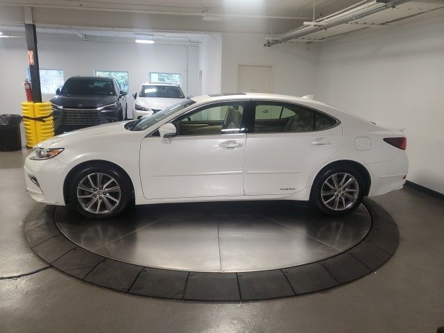 2016 Lexus ES Hybrid 300h