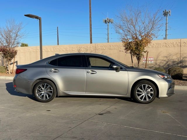 2016 Lexus ES Hybrid 300h