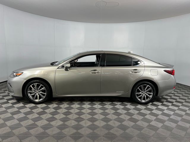 2016 Lexus ES Hybrid 300h