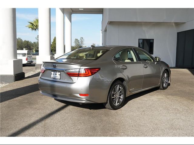 2016 Lexus ES Hybrid 300h