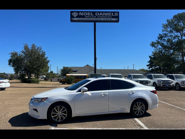 2016 Lexus ES Hybrid 300h