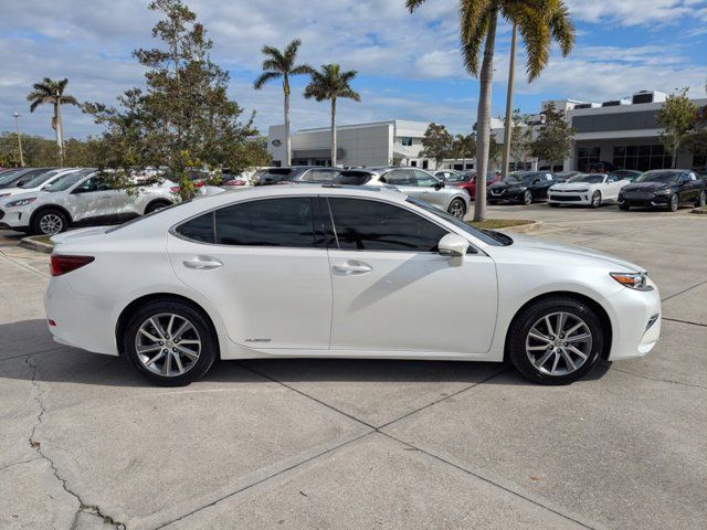 2016 Lexus ES Hybrid 300h