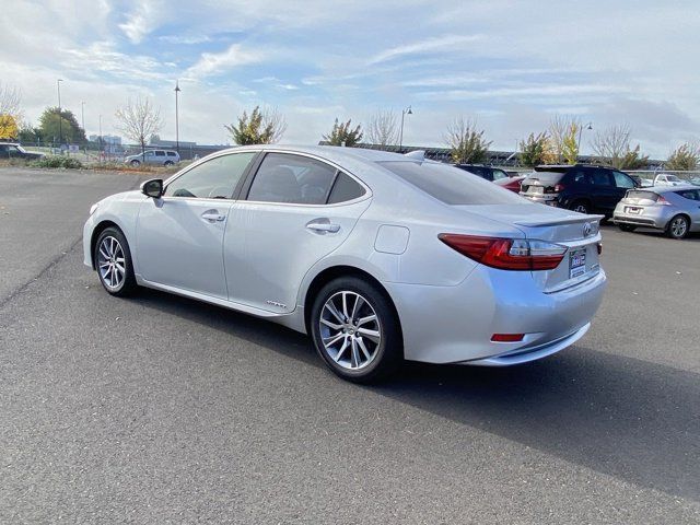 2016 Lexus ES Hybrid 300h