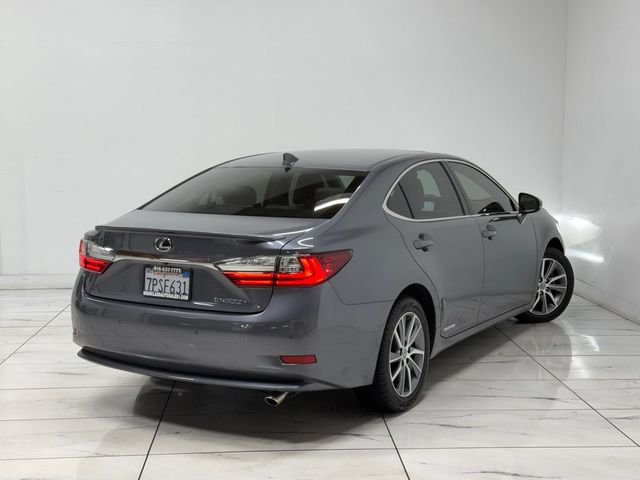 2016 Lexus ES Hybrid 300h