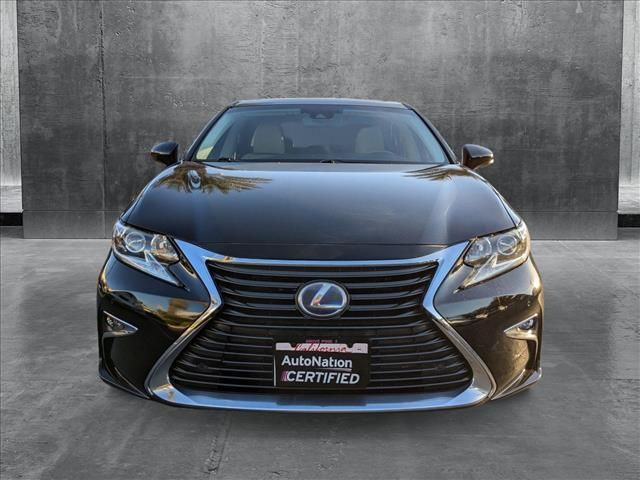 2016 Lexus ES Hybrid 300h