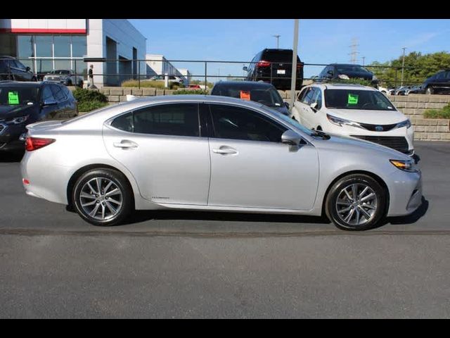 2016 Lexus ES Hybrid 300h