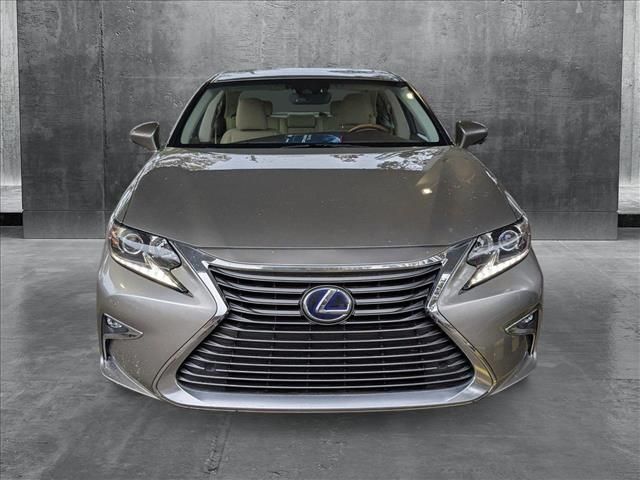 2016 Lexus ES Hybrid 300h