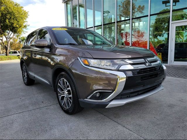 2016 Mitsubishi Outlander SE