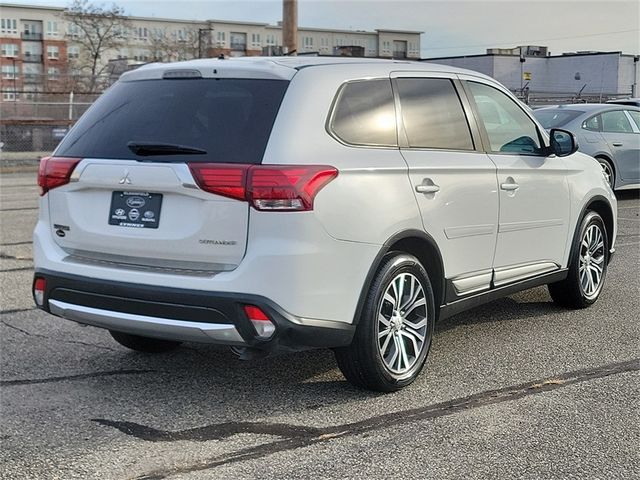 2016 Mitsubishi Outlander ES