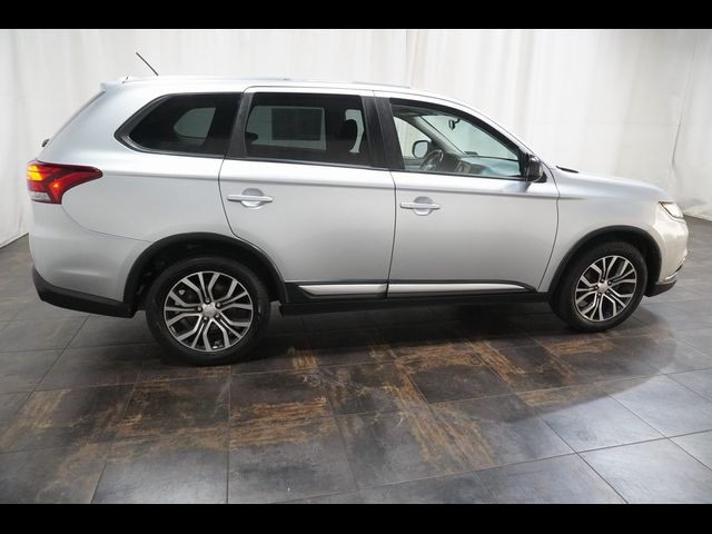 2016 Mitsubishi Outlander ES