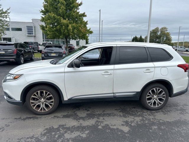 2016 Mitsubishi Outlander ES