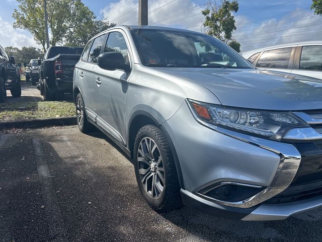 2016 Mitsubishi Outlander ES