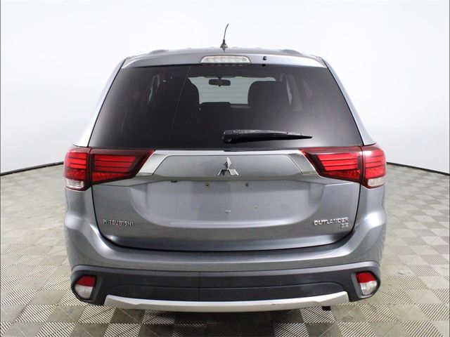 2016 Mitsubishi Outlander SE