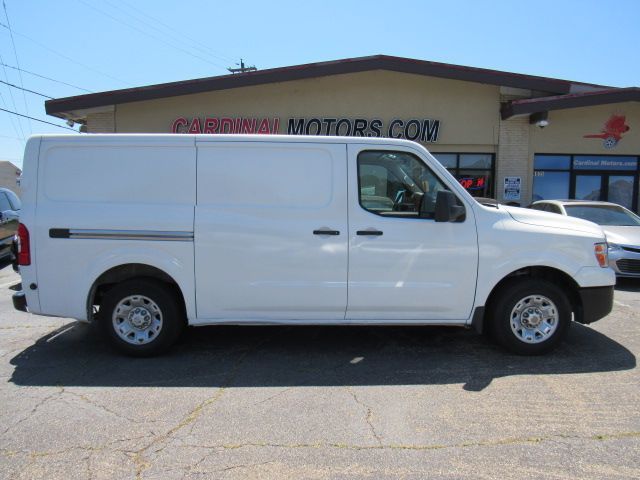 2016 Nissan NV SV