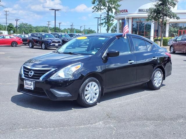 2016 Nissan Versa SV