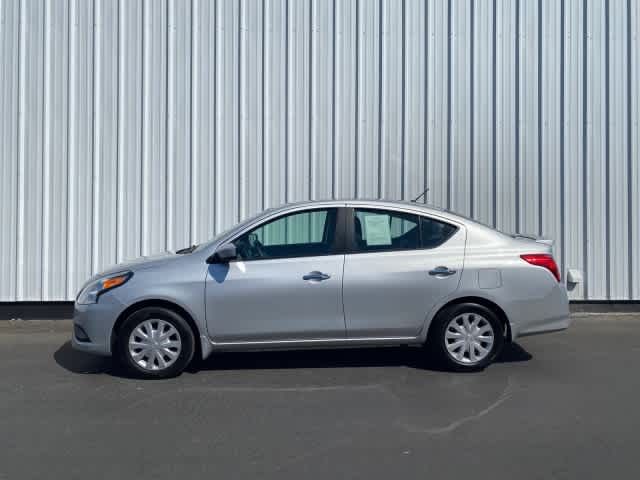 2016 Nissan Versa SV