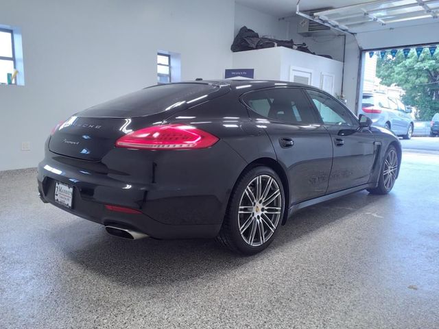 2016 Porsche Panamera 4 Edition