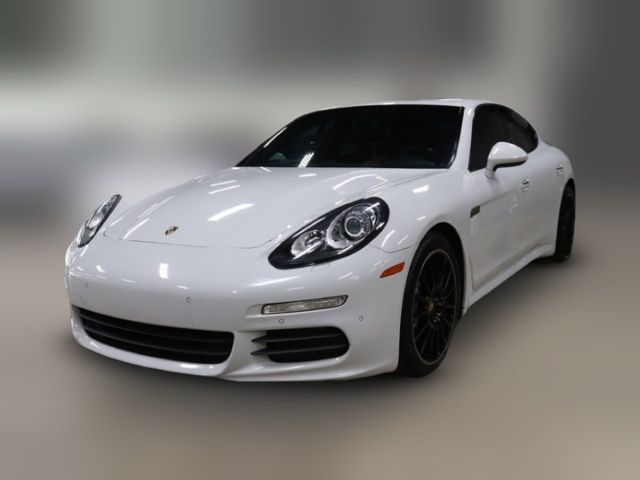 2016 Porsche Panamera 