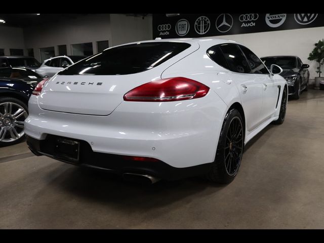 2016 Porsche Panamera 