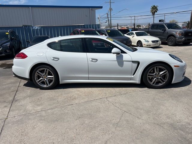 2016 Porsche Panamera Base