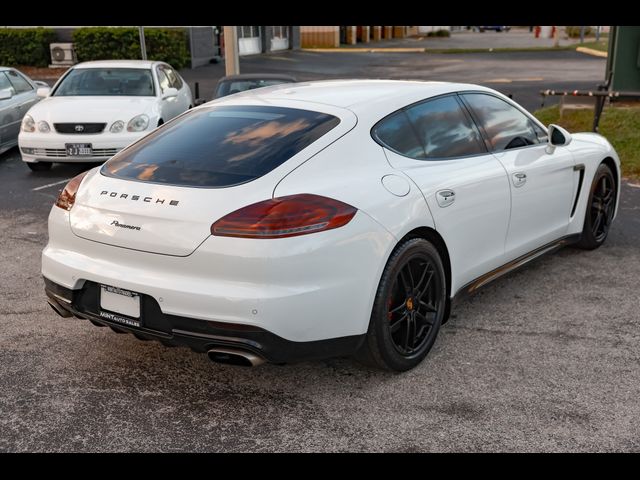 2016 Porsche Panamera 