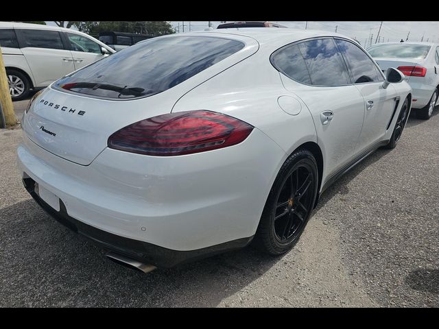 2016 Porsche Panamera 