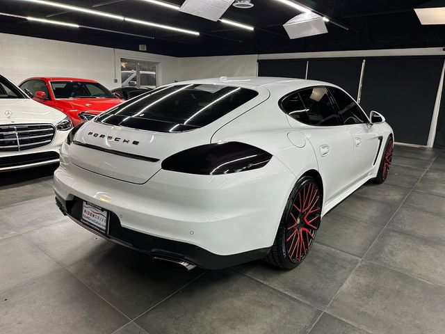 2016 Porsche Panamera 