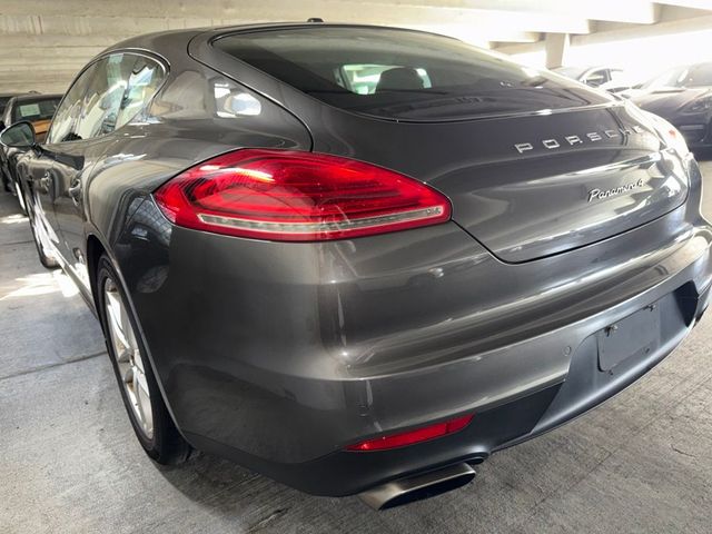 2016 Porsche Panamera Base