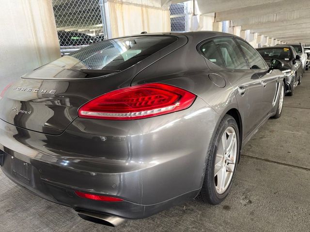 2016 Porsche Panamera Base