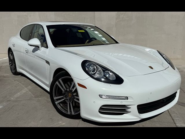 2016 Porsche Panamera 4