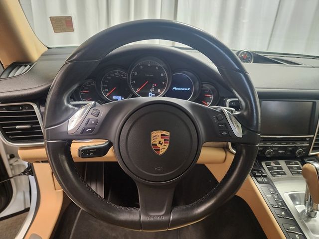 2016 Porsche Panamera 4