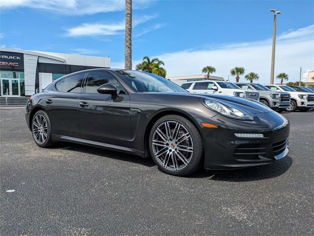 2016 Porsche Panamera 4