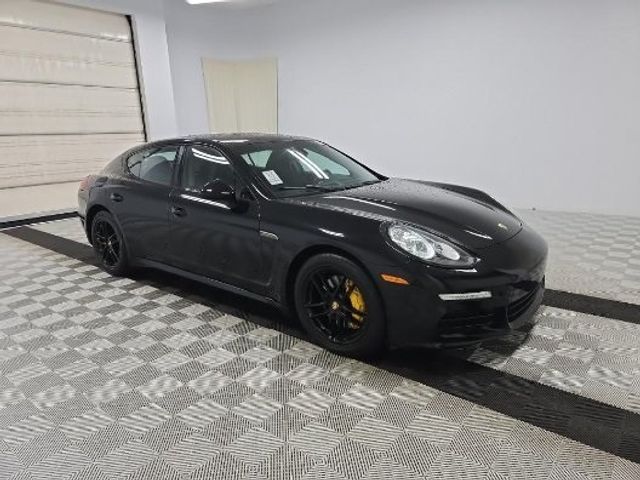 2016 Porsche Panamera 4 Edition