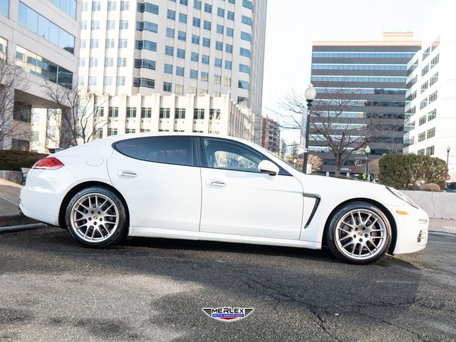 2016 Porsche Panamera 4 Edition
