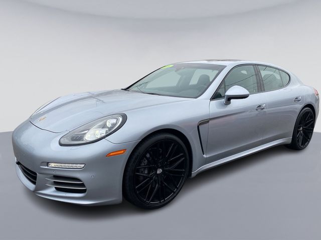 2016 Porsche Panamera 4 Edition