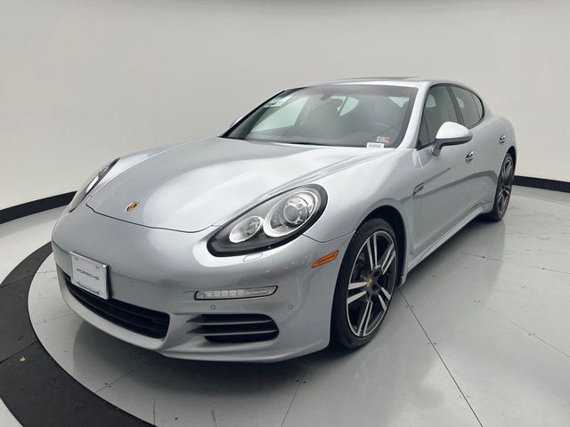 2016 Porsche Panamera Base