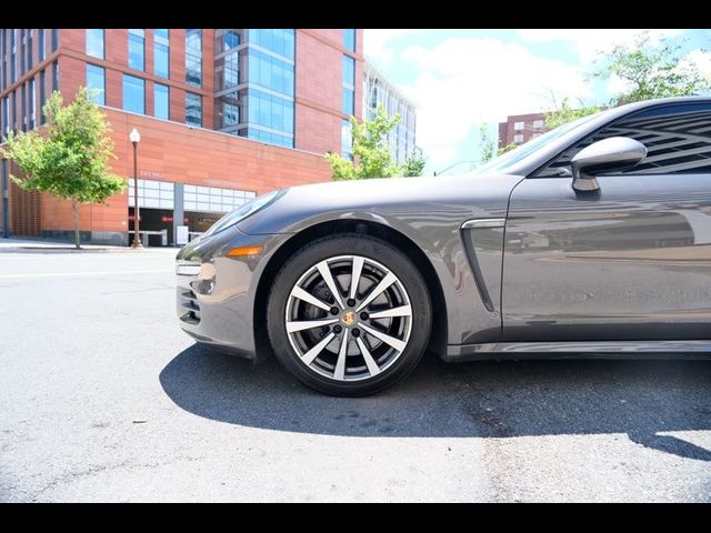 2016 Porsche Panamera 4 Edition