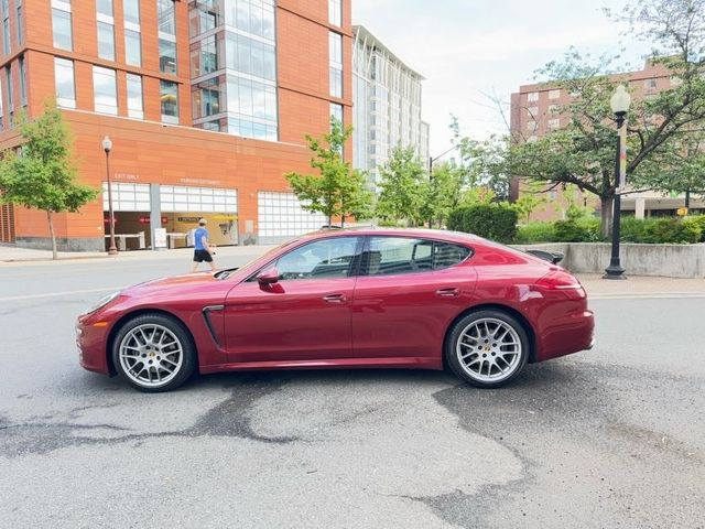 2016 Porsche Panamera 4 Edition