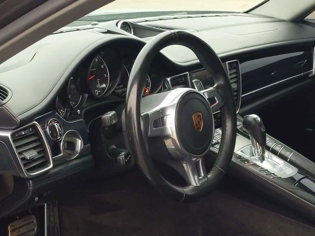 2016 Porsche Panamera 4 Edition