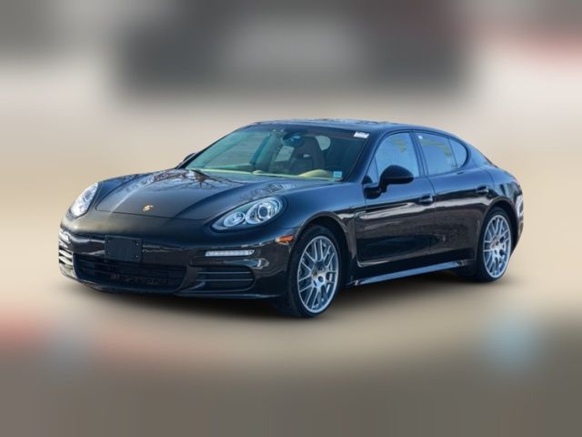 2016 Porsche Panamera 4 Edition