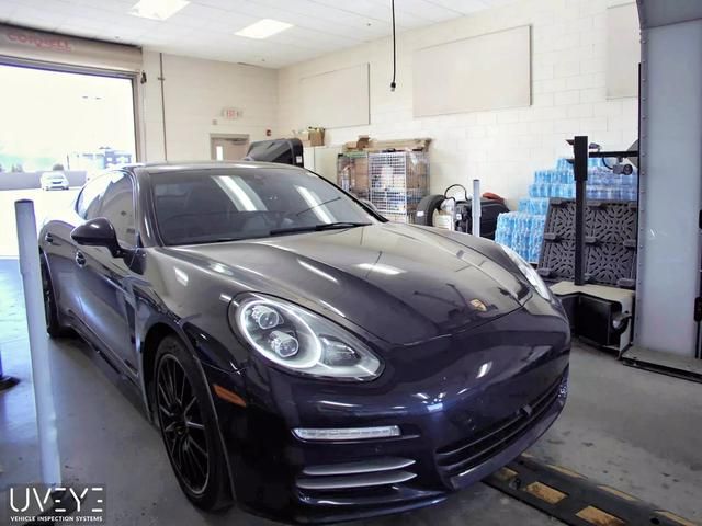 2016 Porsche Panamera 4 Edition