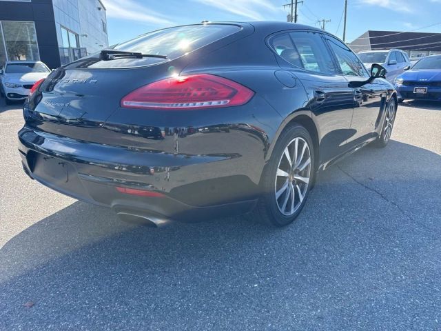2016 Porsche Panamera 4 Edition