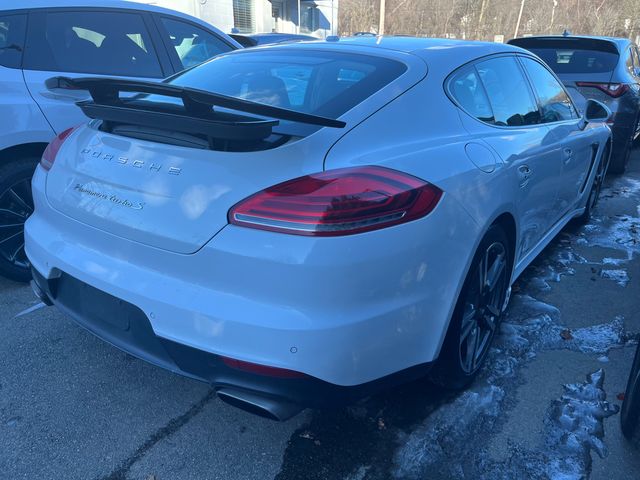 2016 Porsche Panamera 