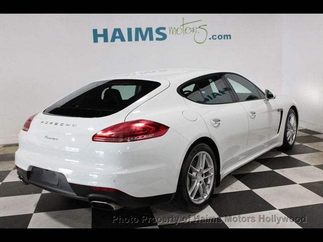 2016 Porsche Panamera Base