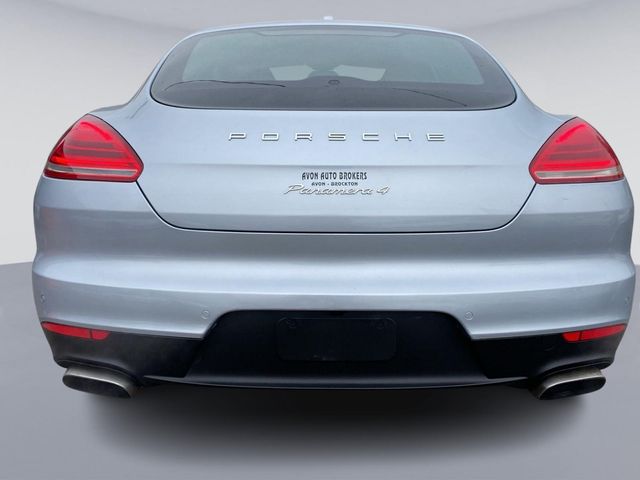 2016 Porsche Panamera 4