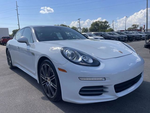 2016 Porsche Panamera 