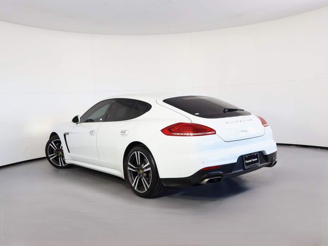 2016 Porsche Panamera 