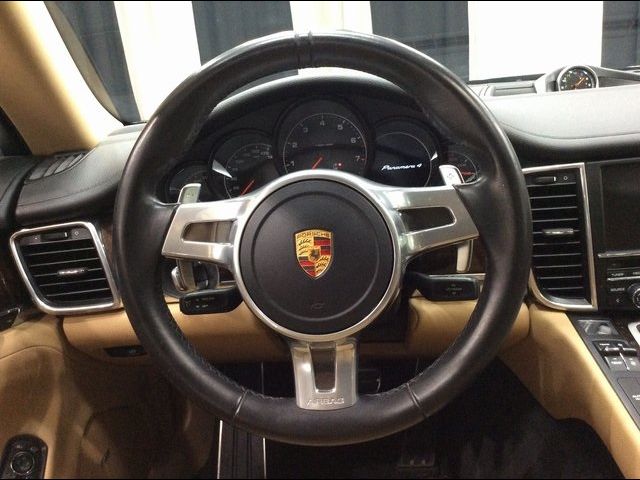 2016 Porsche Panamera 