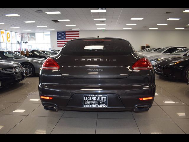 2016 Porsche Panamera Base