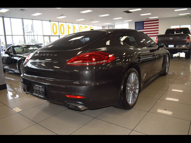 2016 Porsche Panamera Base